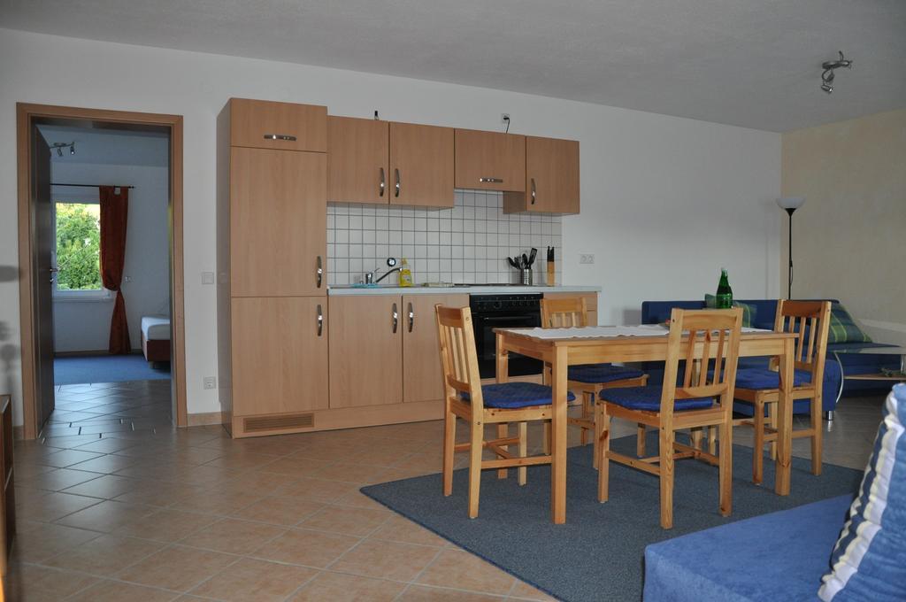 Fliederhof Ferienwohnungen Herresbach Szoba fotó