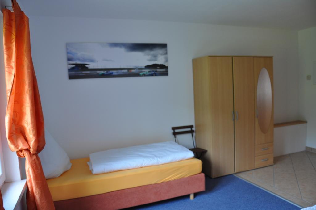Fliederhof Ferienwohnungen Herresbach Szoba fotó