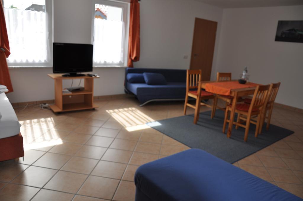 Fliederhof Ferienwohnungen Herresbach Szoba fotó